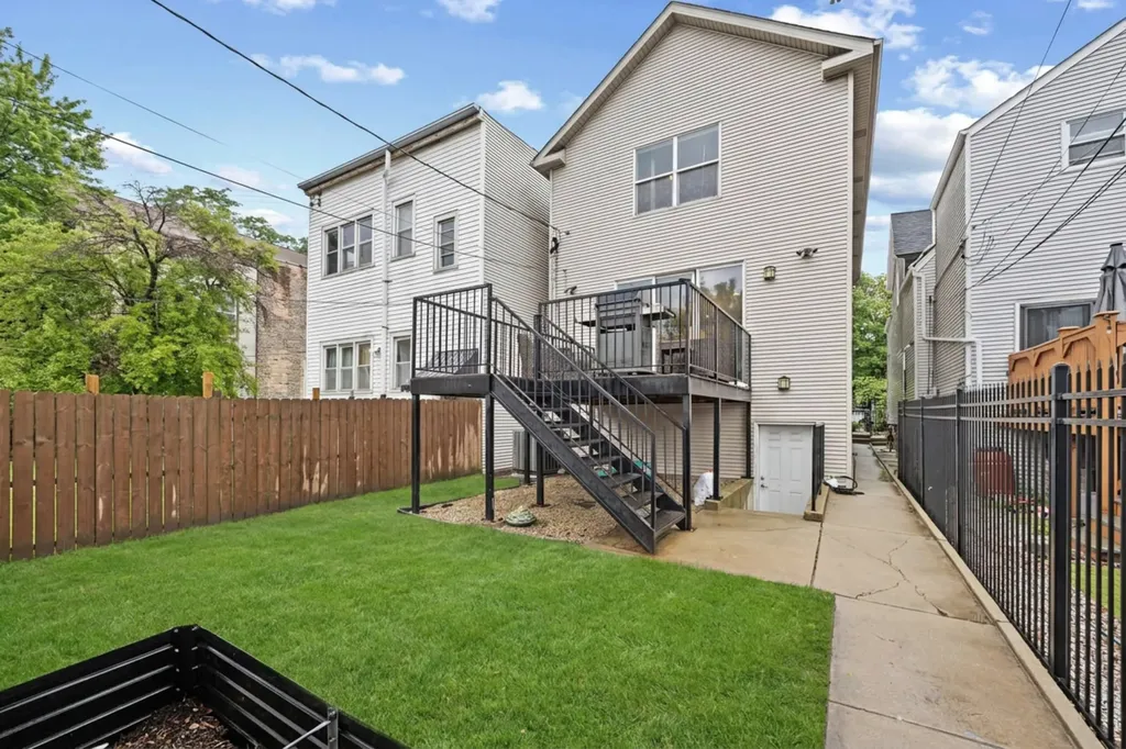 2911 North Richmond Street Chicago IL 60618