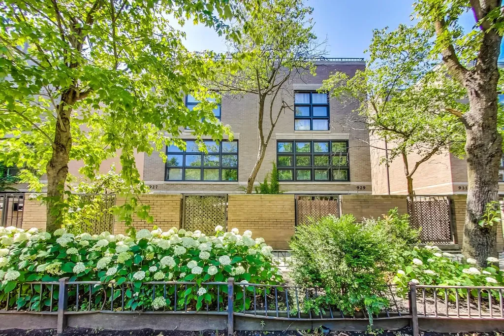 929 West Wrightwood Avenue Chicago IL 60614