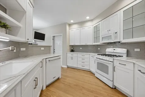 3042 Lexington Lane Glenview IL 60026
