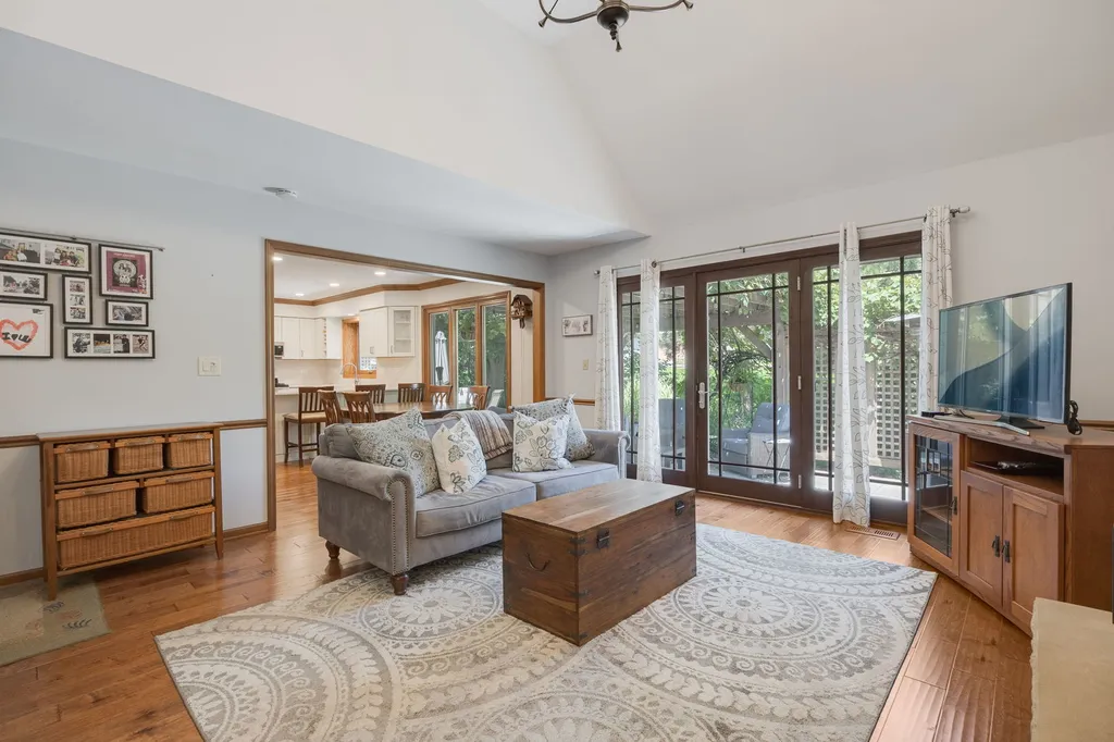 21W728 Mccarron Road Glen Ellyn IL 60137
