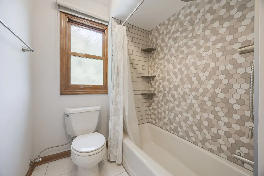 21W728 Mccarron Road Glen Ellyn IL 60137