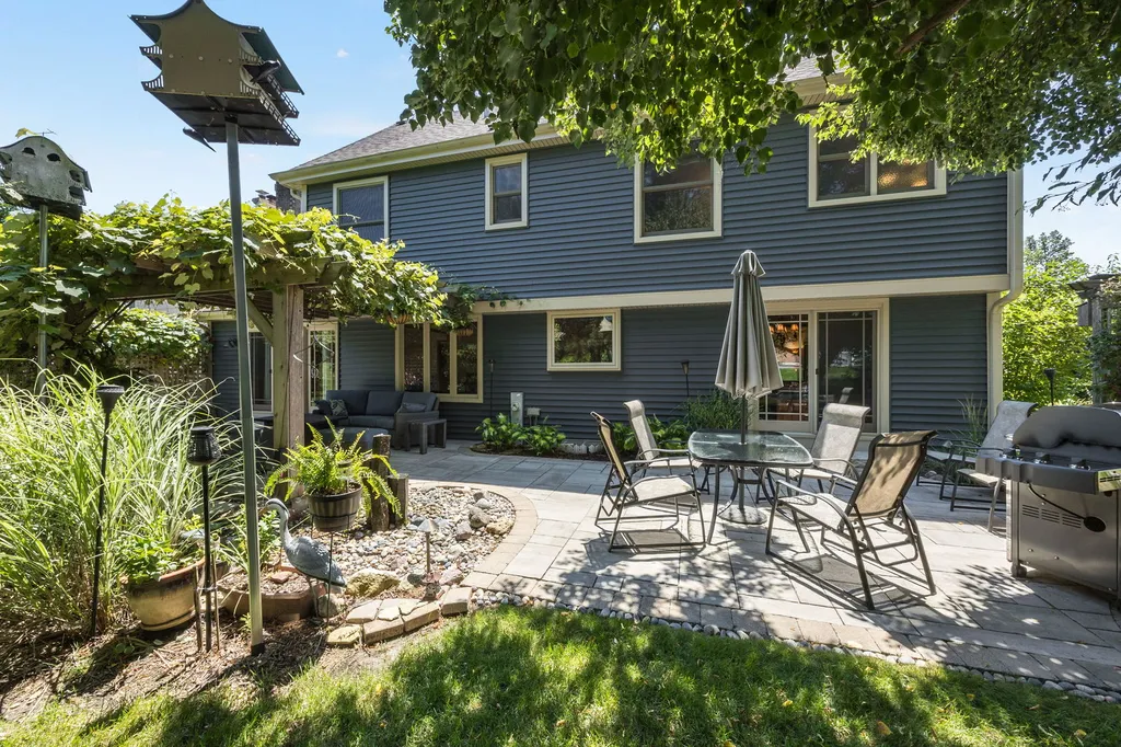 21W728 Mccarron Road Glen Ellyn IL 60137