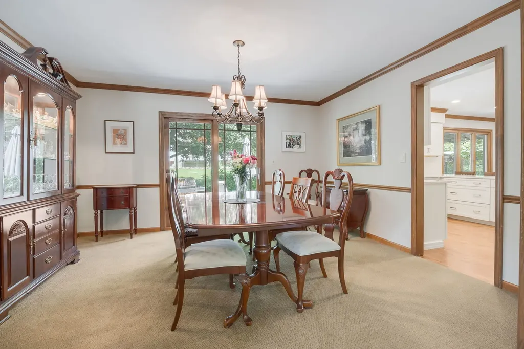 21W728 Mccarron Road Glen Ellyn IL 60137