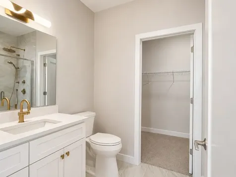 186 North East River Road Des Plaines IL 60016