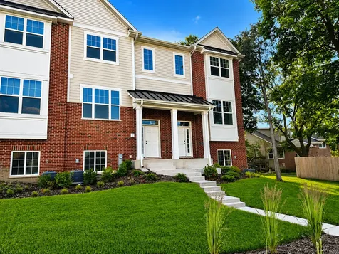 186 North East River Road Des Plaines IL 60016