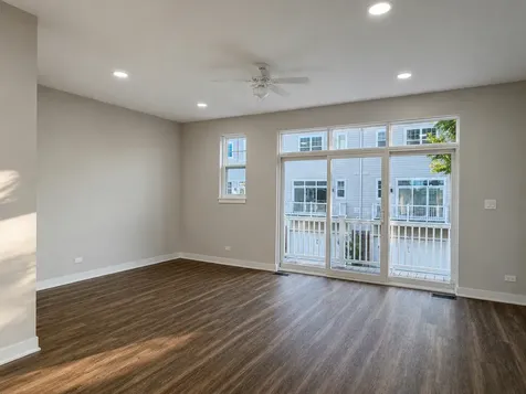 186 North East River Road Des Plaines IL 60016