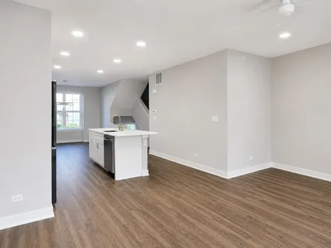 186 North East River Road Des Plaines IL 60016