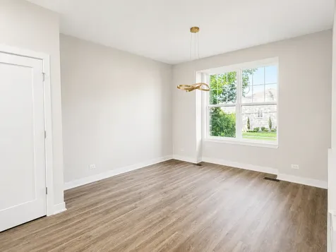 186 North East River Road Des Plaines IL 60016