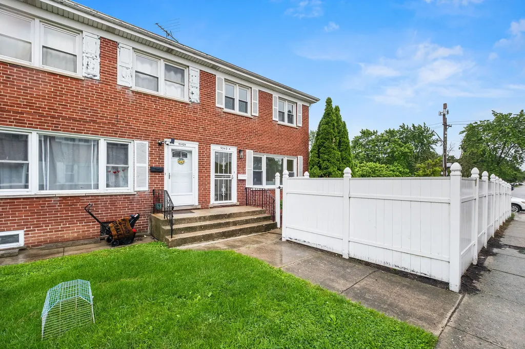 9342 Noel Avenue Des Plaines IL 60016