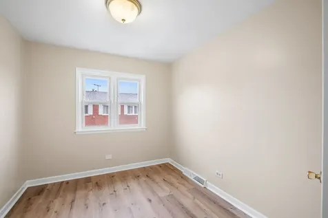 9342 Noel Avenue Des Plaines IL 60016
