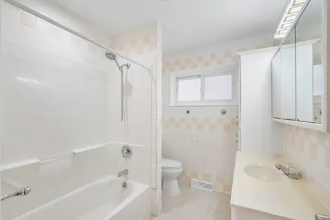 9342 Noel Avenue Des Plaines IL 60016