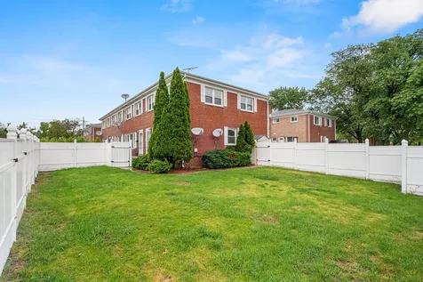 9342 Noel Avenue Des Plaines IL 60016