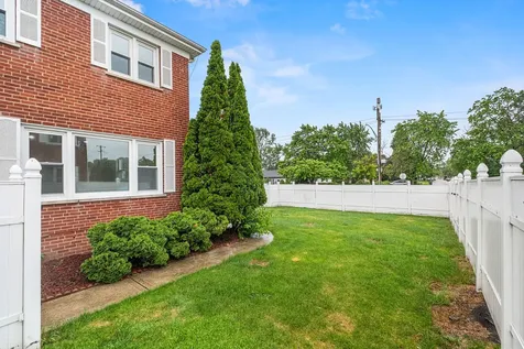 9342 Noel Avenue Des Plaines IL 60016
