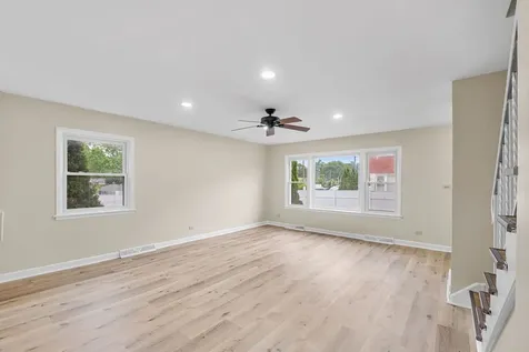 9342 Noel Avenue Des Plaines IL 60016
