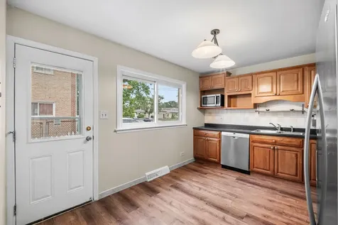 9342 Noel Avenue Des Plaines IL 60016