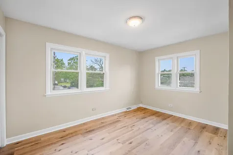 9342 Noel Avenue Des Plaines IL 60016