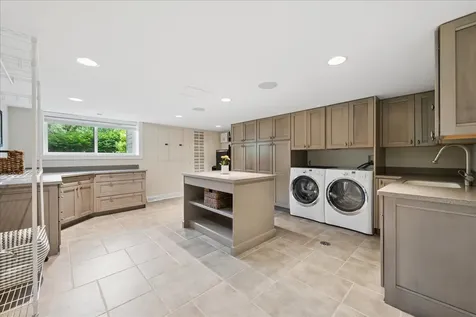 83 Lakeview Parkway Barrington IL 60010