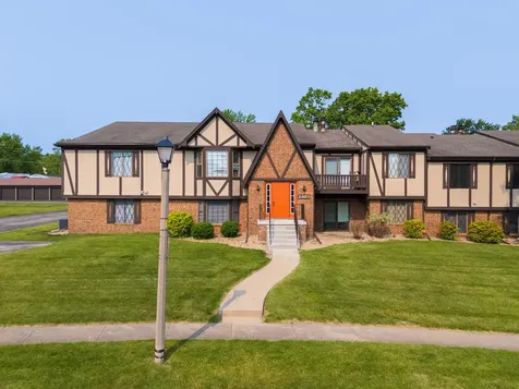 2003 Tracy Drive Bloomington IL 61704