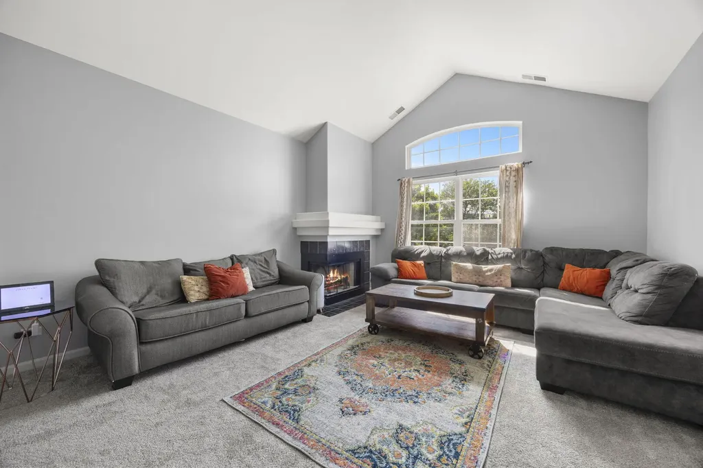172 Concord Lane Carol Stream IL 60188