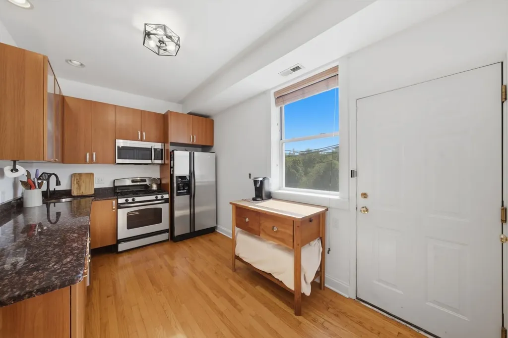 4444 North Beacon Street Chicago IL 60640