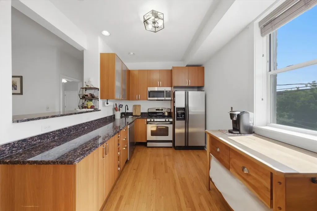4444 North Beacon Street Chicago IL 60640