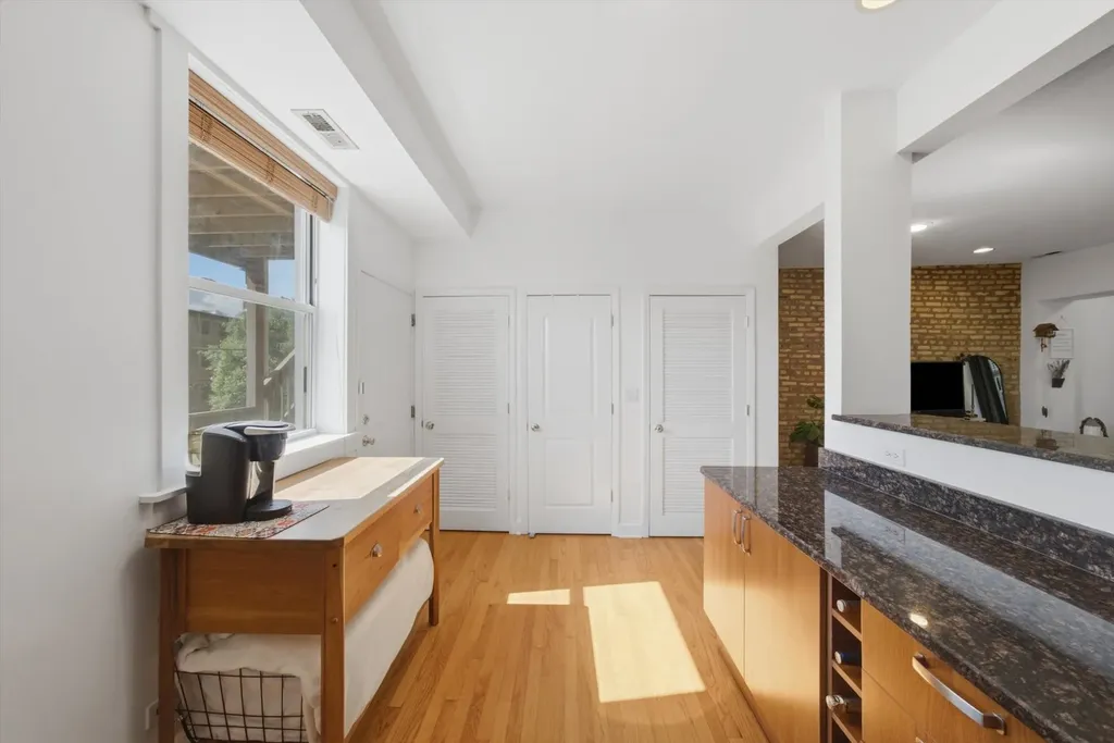 4444 North Beacon Street Chicago IL 60640