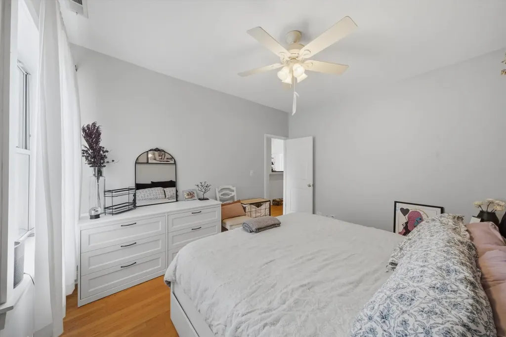4444 North Beacon Street Chicago IL 60640