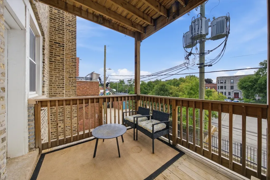 4444 North Beacon Street Chicago IL 60640