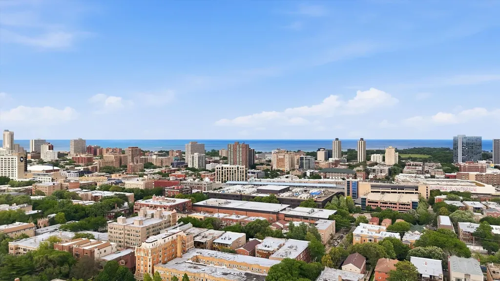 4444 North Beacon Street Chicago IL 60640