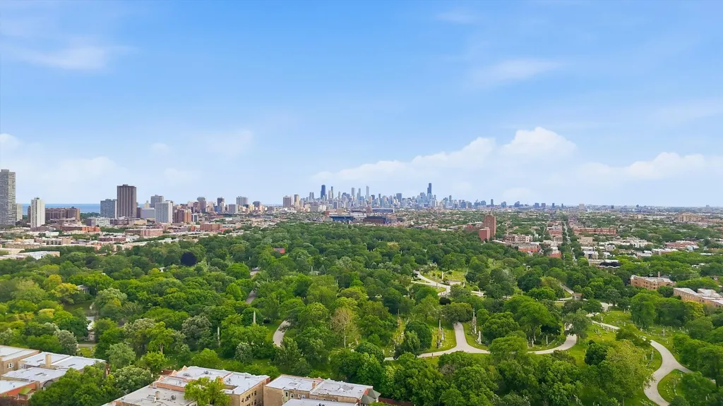 4444 North Beacon Street Chicago IL 60640
