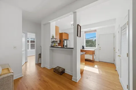 4444 North Beacon Street Chicago IL 60640