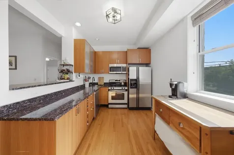 4444 North Beacon Street Chicago IL 60640