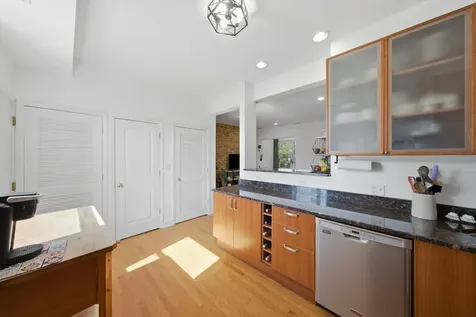 4444 North Beacon Street Chicago IL 60640