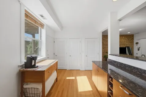 4444 North Beacon Street Chicago IL 60640