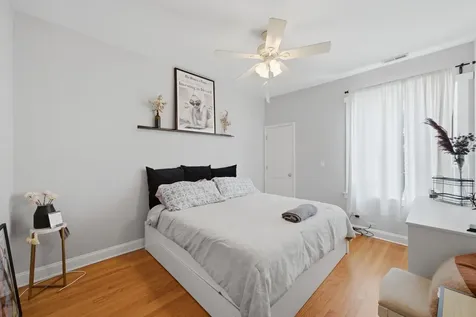 4444 North Beacon Street Chicago IL 60640