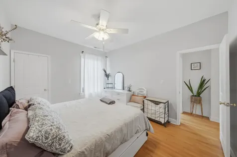 4444 North Beacon Street Chicago IL 60640