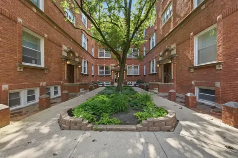 4444 North Beacon Street Chicago IL 60640
