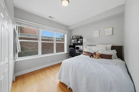 4444 North Beacon Street Chicago IL 60640