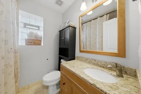 4444 North Beacon Street Chicago IL 60640