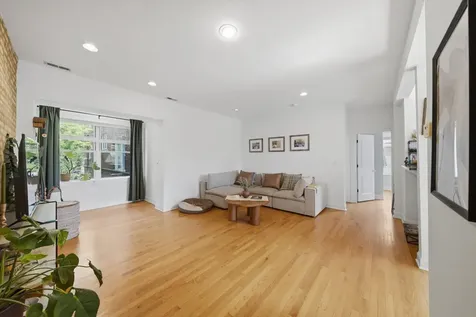 4444 North Beacon Street Chicago IL 60640