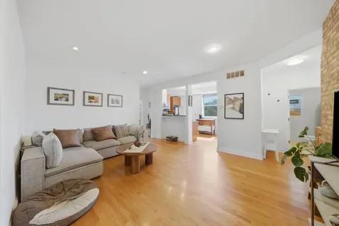 4444 North Beacon Street Chicago IL 60640