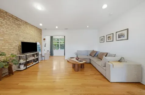 4444 North Beacon Street Chicago IL 60640