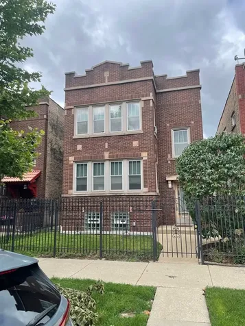 3622 North Whipple Street Chicago IL 60618