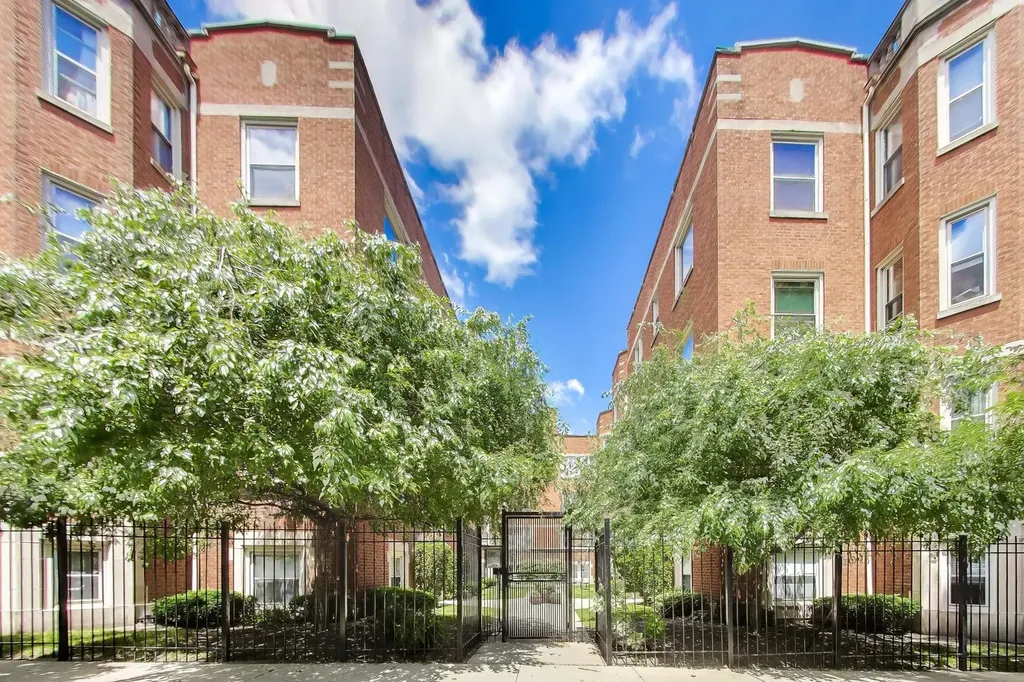1624 West Columbia Avenue Chicago IL 60626