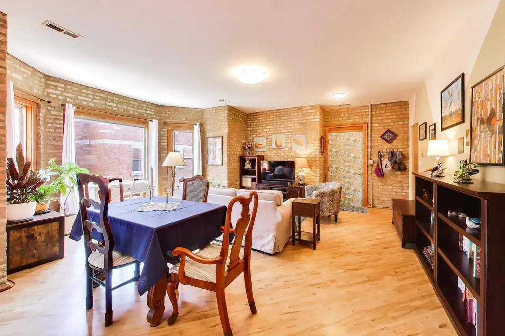 1624 West Columbia Avenue Chicago IL 60626