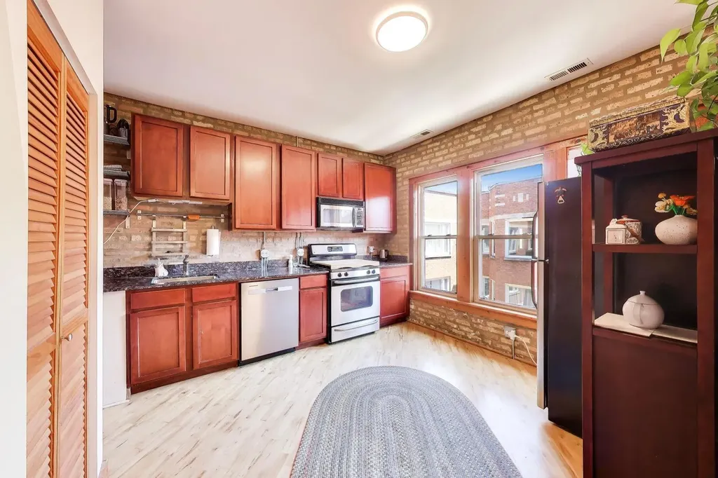 1624 West Columbia Avenue Chicago IL 60626