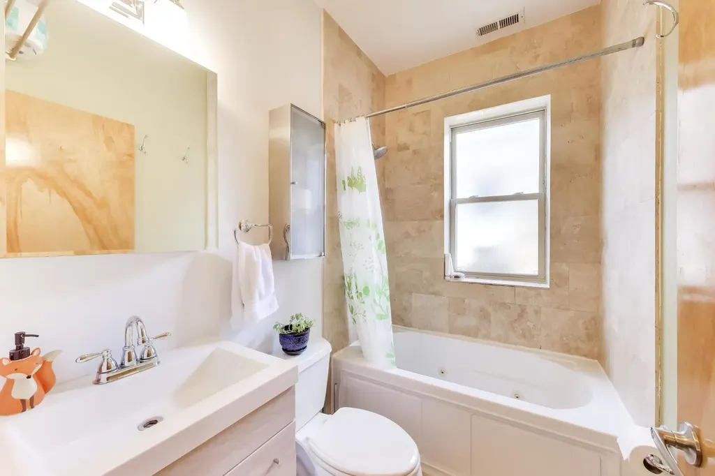 1624 West Columbia Avenue Chicago IL 60626