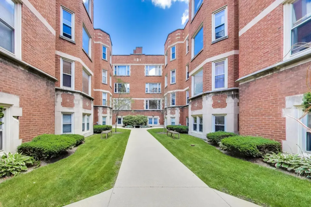 1624 West Columbia Avenue Chicago IL 60626