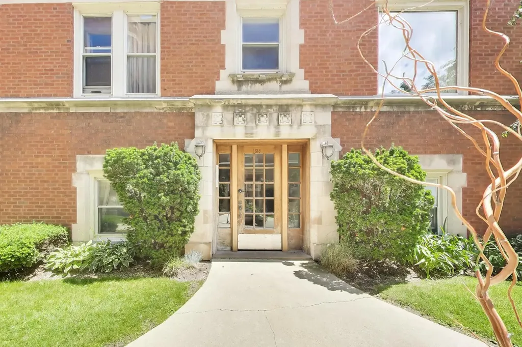 1624 West Columbia Avenue Chicago IL 60626
