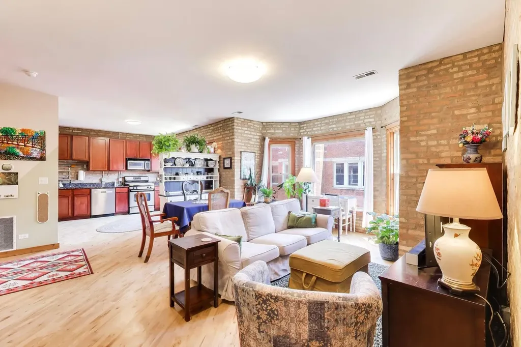 1624 West Columbia Avenue Chicago IL 60626